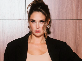 Плюс восемь килограммов: Агата Муцениеце показала фигуру после родов