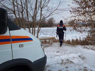 «Это может привести к трагедии»: спасатели контролируют лед на водоемах в Бронницах