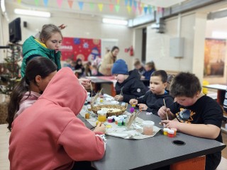 Дети смастерили новогодние подарки в Березовом парке