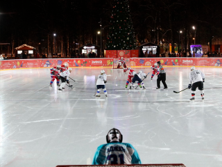 Глава Долгопрудного вышел на лед: как прошел хоккейный матч с жителями