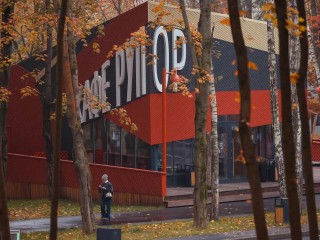 Красные фонари снова горят в Балашихе: Вишняковский парк осветили по просьбе жителей