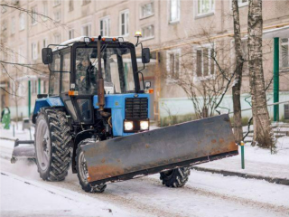 Подмосковье подготовилось к снежному удару: сколько техники отправят на борьбу с сугробами и останутся ли силы на дворы