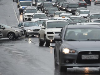 Парадокс понедельника: почему на дорогах Подмосковья машин стало меньше, а пробки — максимальные