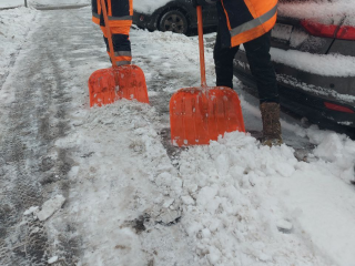 Улицы города чистят более 200 сотрудников коммунальных служб
