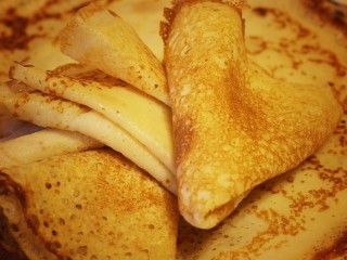 Идеальные тонкие и круженые блины на газировке: рецепт, который получится с первого раза