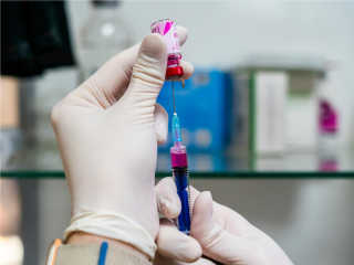 Перчатки не брошены: какие социальные закупки объявлены в Подмосковье и почему от них жителям станет теплее