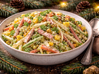 Салат «Хрум-Хрум»: быстрый рецепт из простых продуктов к ужину — готовим, когда нет времени