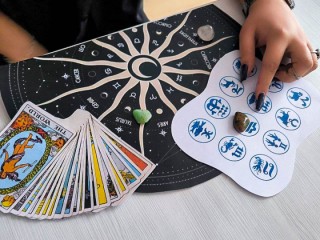 Обратиться к злу — жить с ним: священник признал гадания в праздники тяжким грехом