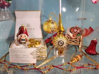 Музыка, застывшая в стекле: какие волшебные игрушки создали на клинской фабрике к юбилею Чайковского