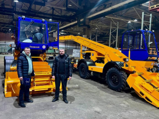 Наро-Фоминские коммунальщики изучили спецтехнику на заводе-изготовителе