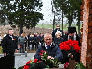 День воинской славы: депутат Коган посетил мемориал в Леонове и напомнил о подвигах героев