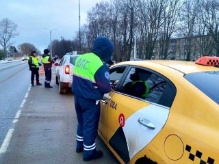 Жителя Серпухова оштрафовали за мусор рядом с переполненным контейнером