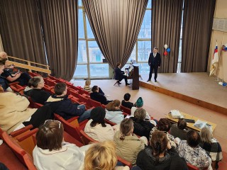 Творческую встречу с оперным певцом-басом провели в медсанчасти Красноармейска