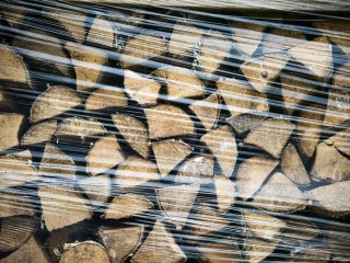 «Из-за ранения заготовить дрова — тяжело»: ветеран СВО из Шатуры поблагодарил за помощь с дровами