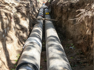 На теплосетях в Жуковском устраняют аварию: проблемы с ГВС и отоплением решат до 12:00