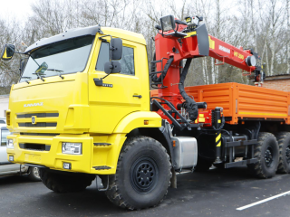 Автопарк зарайских коммунальщиков пополнили два автокрана КамАЗ