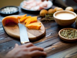 Манго в салате и мандарины в шоколаде: перед Новым годом звезды ударились в экзотику