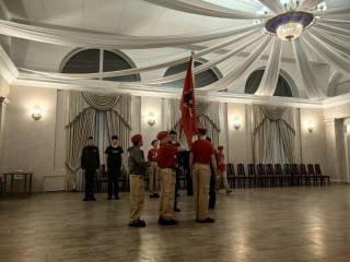 Встреча без барьеров: юнармейцы и кадеты провели мастер-класс по строевой подготовке