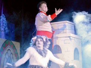 «Прямо волшебство»: как Емеля и щука подарили праздник 450 детям Можайска