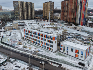 Завершается установка фасада и инженерных систем в новой школе на Центральной