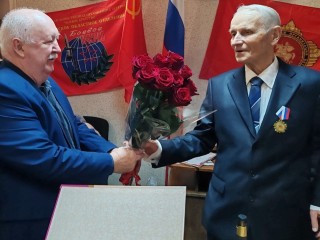 Ветерана и бывшего военнослужащего ВМФ поздравили с юбилеем