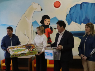 «Добрая комната» в детском отделении больницы пополнилась новыми игрушками