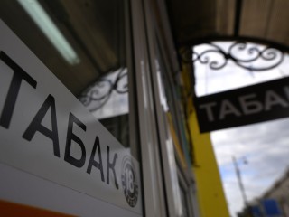 Маскировка не поможет: почему кожа курильщика стареет в разы быстрее и по каким признакам это можно определить