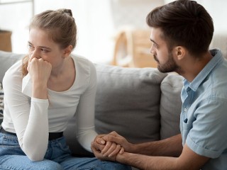 Рядом, но врозь: когда молчание близкого человека сигнализирует о больших проблемах в отношениях