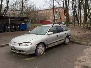 Старого «корейца» без номеров эвакуируют в Венюкове