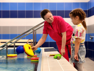 «Русалки» придут на помощь: в Подмосковье открылся центр с акватерапией для младенцев