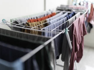 Эксперт назвала главное правило сушки белья в квартире для профилактики плесени