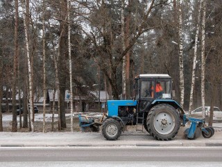 «Желтый» уровень опасности: в Дубне усилили обработку дорог из-за ледяного дождя