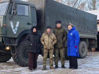 Более 500 новогодних подарков детям участников СВО и гумгруз отправили из Люберец в Курскую область