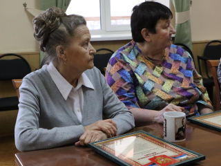 79-летняя пенсионерка греет бойцов вязаными носками, а душу — мечтой о танго