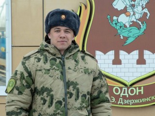 «Служит, как все»: Росгвардия поставила точку в спорах об условиях службы рэпера Macan