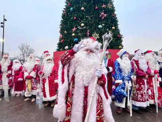 Белый валенок и забег Дедов Морозов: самые необычные активности, которые нашли 11,5 тыс. человек в парках Подмосковья