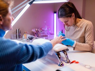 За сутки 52 клиентки: мастер маникюра из Ивантеевки установила новый рекорд России