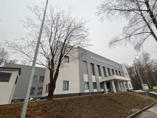 Потолки, линолеум, интернет: какие работы идут в Академии творчества в Ногинске