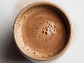 Горячий шоколад больше не пьем? Сколько чашек напитка могут убить ваш ЖКТ