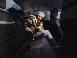 Автоэксперт объяснил, почему пассажиры должны пристегиваться даже на заднем сиденье