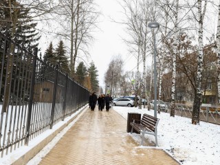 Безопасный путь к знаниям: в поселке Электроизолятор завершили строительство тротуара