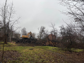 Дом 1939 года отправляется под снос: жильцы переехали, а участок подготовят к благоустройству и новым проектам