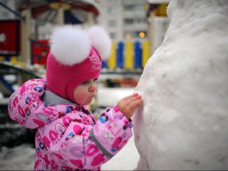 Строят все! Снежный городок на «Дороге к храму» порадует детвору и создаст настроение