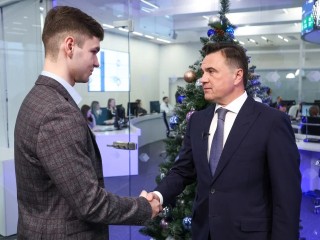 Освещенная дорога, обновленная спортшкола и техника для учебы: итоги приема у губернатора