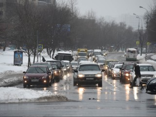 Снег скрыл «сплошную», а грязь — номер: как водители внезапно попадают на штрафы зимой