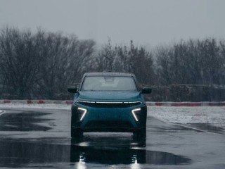 Новый электромобиль для города и дачи: сколько в итоге заплатит семья за российский электромобиль «Атом»