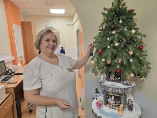 Что общего у акушерки, пеноплекса и детской ваты? Ответ — новогодний шедевр в подмосковном перинатальном центре