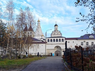 Владычний монастырь в Серпухове празднует 665‑летие в день Введения во Храм Пресвятой Богородицы