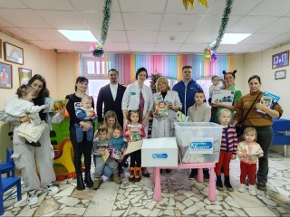 В детской поликлинике Клина вручили 250 подарков маленьким пациентам