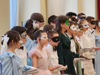 Полонез, кадриль и вальс: кадеты школы №8 блеснули на своем первом балу